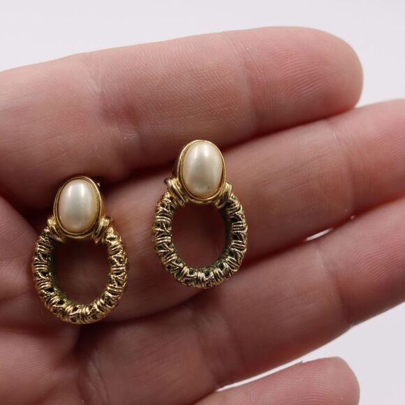 Trifari Vintage Oval Pearl Post Earrings | Oval Gold Tone Frame Costume Jewelry - Picture 1 of 9